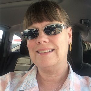 Meet your Posher, Dana